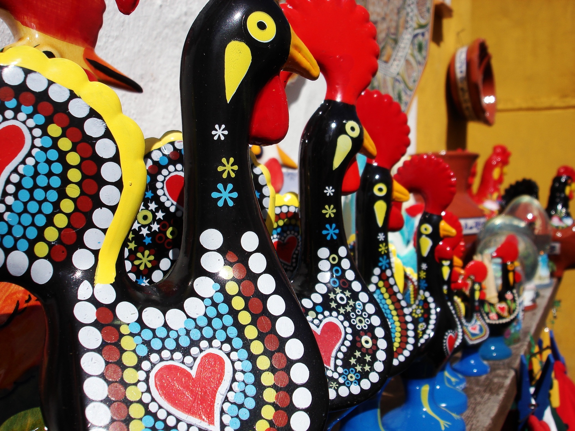 Ceramic crafts with the traditional Portuguese rooster.